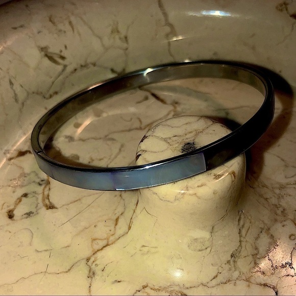 VTG Purple Abalone Inlay Silver Tone Metal Bangle EUC 8” - Picture 2 of 4
